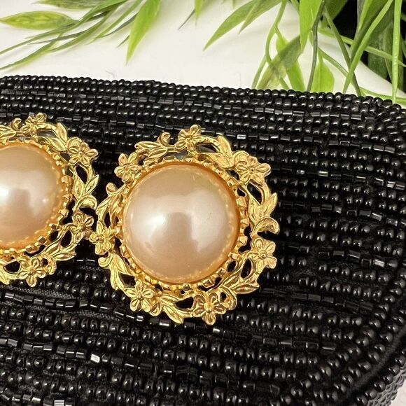 Vintage Richelieu Earrings Gold Pearl Dome Floral Flower Wreath Pierced 4288 - Picture 4 of 7